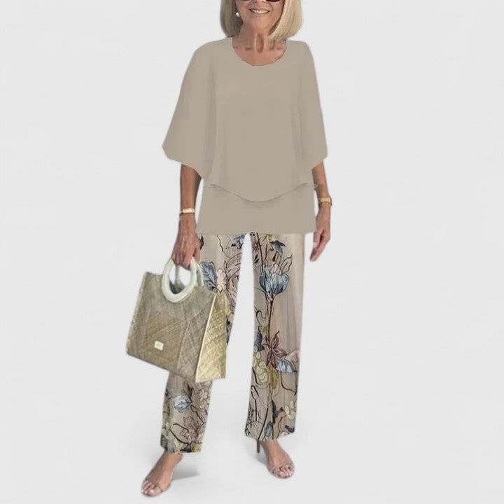 Completo donna due pezzi, tunica a strati collo rotondo e pantaloni gamba dritta. Outfit casual elegante e versatile.