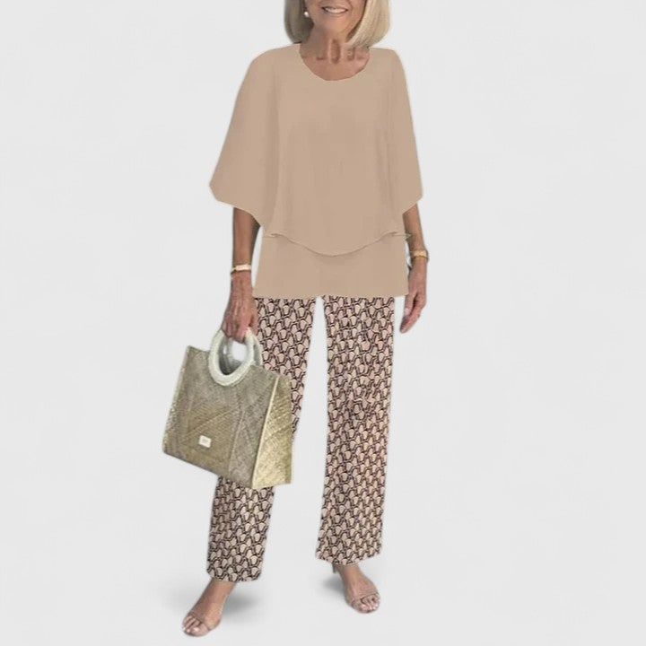 Completo donna con tunica a strati, collo rotondo e pantaloni gamba dritta. Abbigliamento versatile ed elegante.
