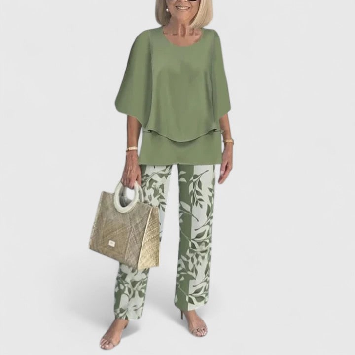 Set due pezzi donna moda con tunica a strati e pantaloni dritti. Abbigliamento versatile ed elegante per lei.