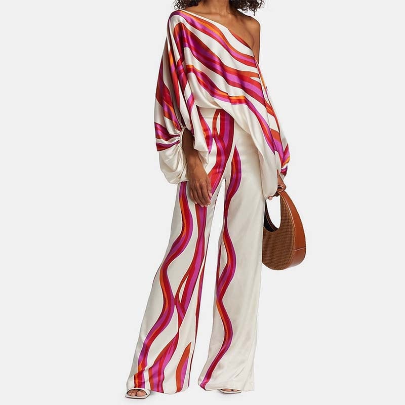 Completo donna elegante due pezzi: top spalle scoperte e pantaloni larghi. Ideale per l'estate.
