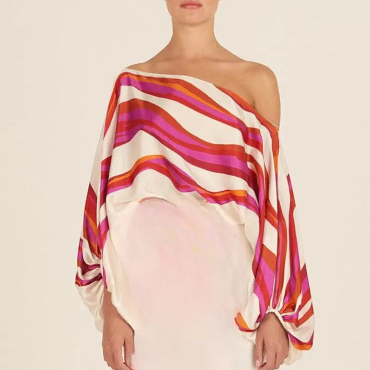 Stile chic con completo due pezzi donna: top off-shoulder e pantaloni gamba larga. Outfit primaverile.