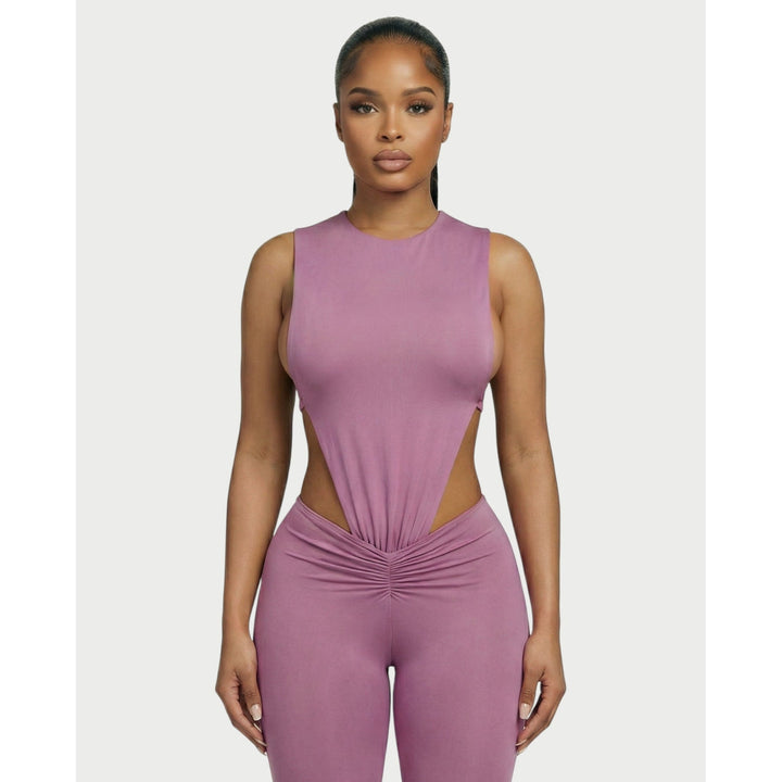 Abbigliamento sportivo elegante: Body scolpito e leggings a vita alta arricciati, comfort e glamour.