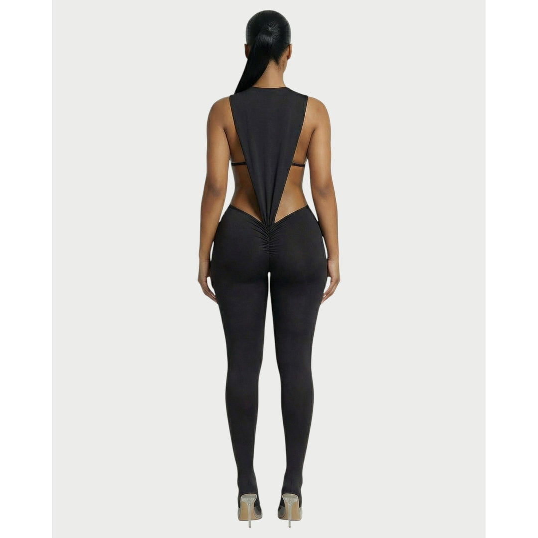 Set elegante donna: Body aderente con cut-out e leggings vita alta arricciati, perfetto per outfit da sera.