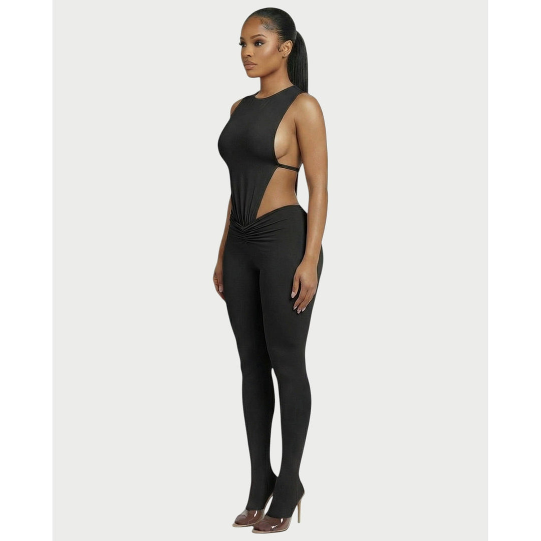 Moda donna: Completo due pezzi con body scolpito e leggings arricciati a vita alta, vestibilità aderente.