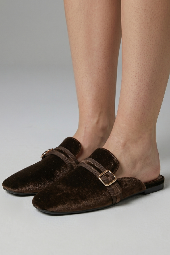 Sabot donna con fiocco decorativo, tacco largo stabile e punta quadrata. Scarpe comode e alla moda slip-on.