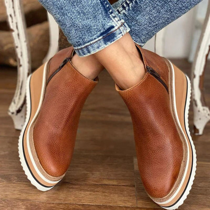 Stivaletti neri donna con zeppa platform, cerniera. Stivali alla caviglia casual/eleganti per comfort e stile.