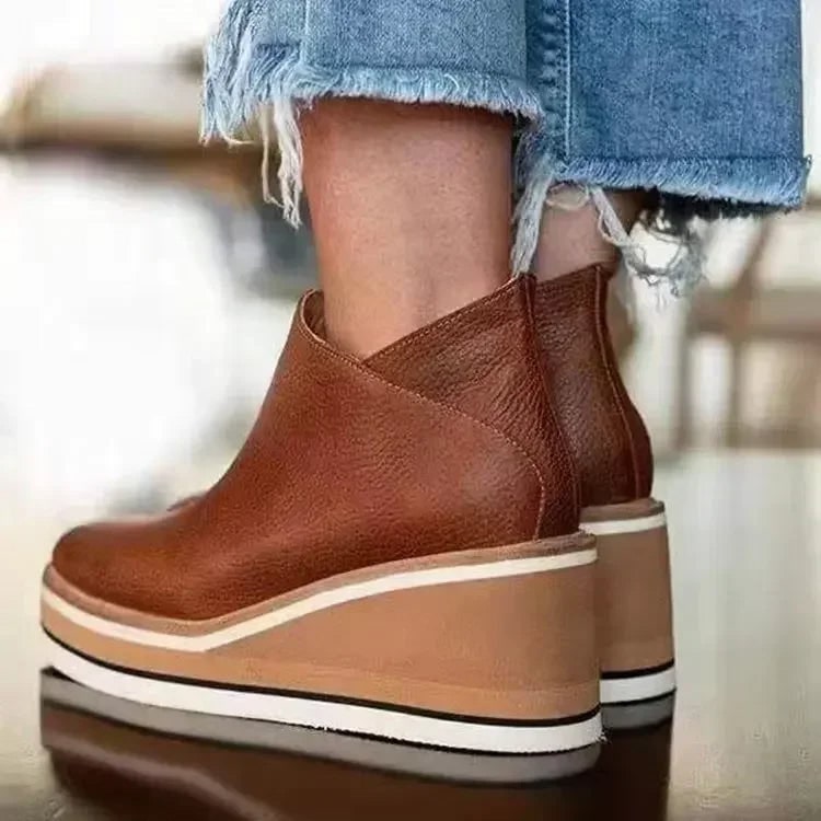 Stivaletti blu donna con zeppa platform, cerniera. Calzature moda per autunno/inverno, comodi e versatili.