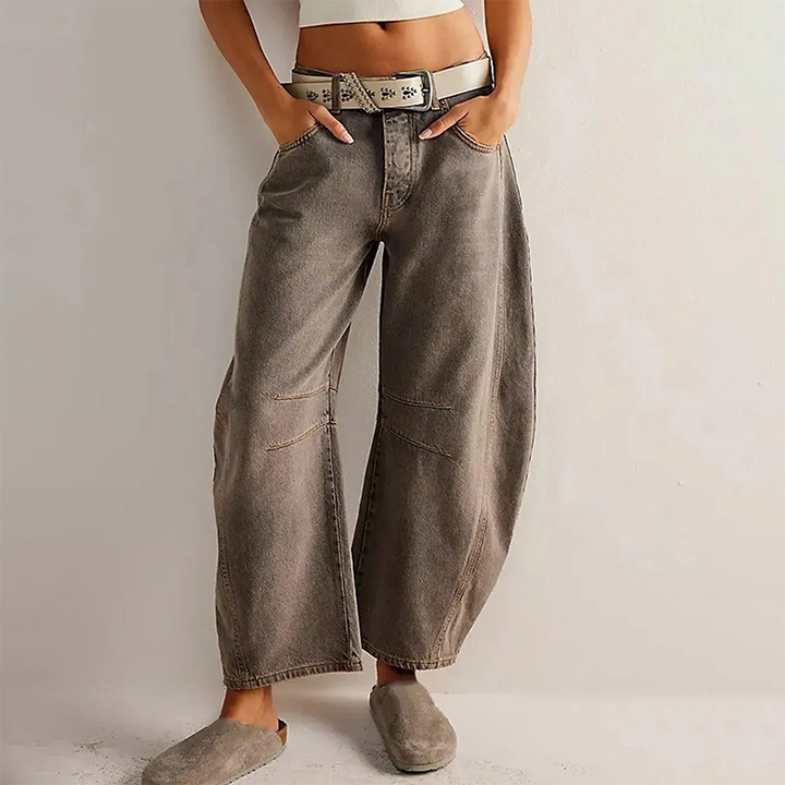Jeans donna barrel eleganti a gamba larga, con pinces e cuciture curve per un look casual-chic e massimo comfort.