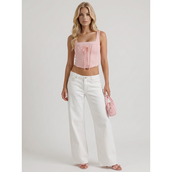 Jeans donna gamba larga vita media bianchi con raffinato ricamo fiore, perfetti per un look casual-chic quotidiano.
