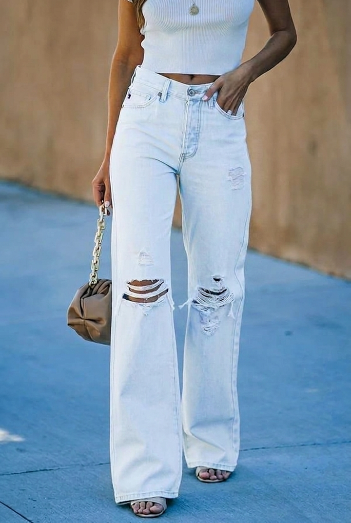 Jeans donna larghi vita alta con effetto distrutto, eleganti e versatili per outfit casual o più curati in denim.