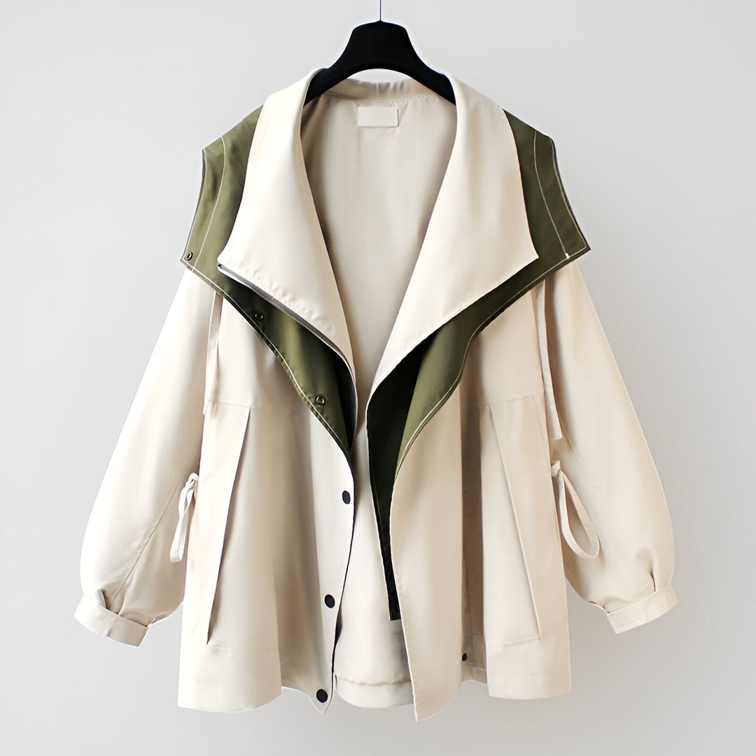 Giacca antivento donna leggera, vestibilità oversize, con cappuccio e coulisse per look casual confortevole.