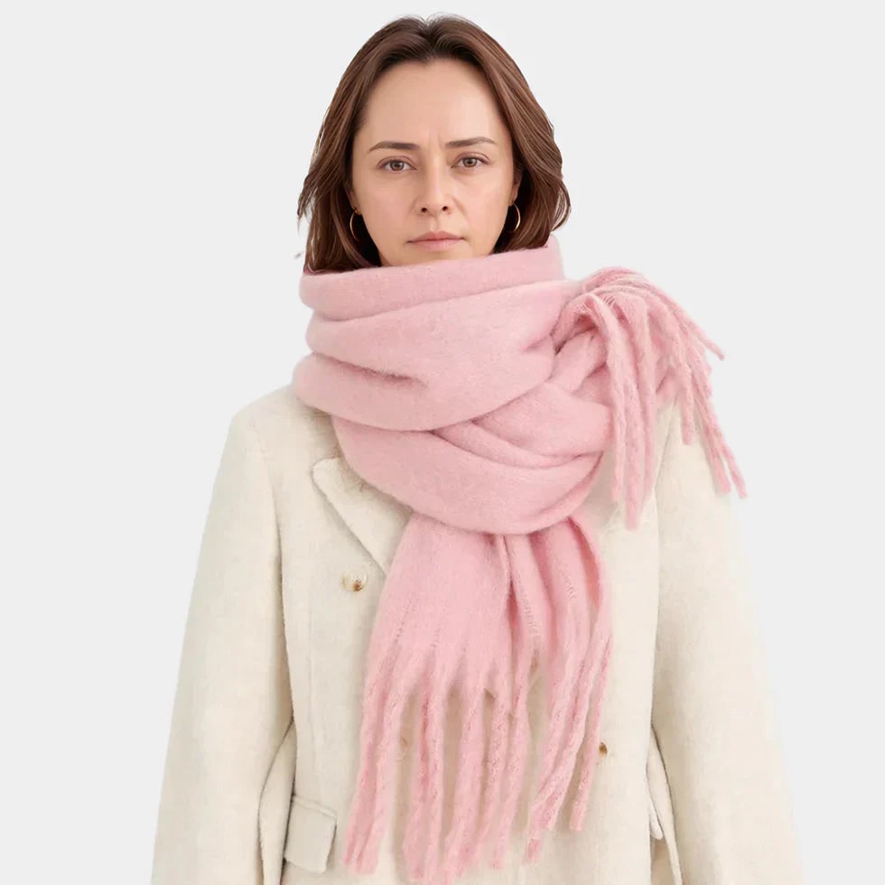 Elegante sciarpa oversize da donna con nappe e frange, un accessorio moda invernale perfetto per un regalo.