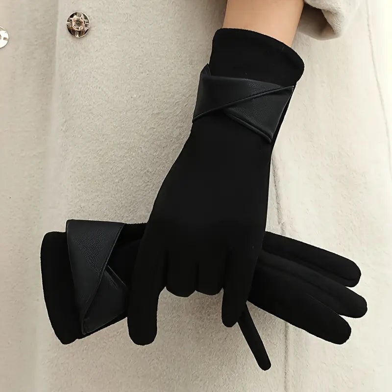 Guanti invernali donna grigi in ecopelle scamosciata e pile. Accessori caldi, moda ed eleganti per l'inverno.