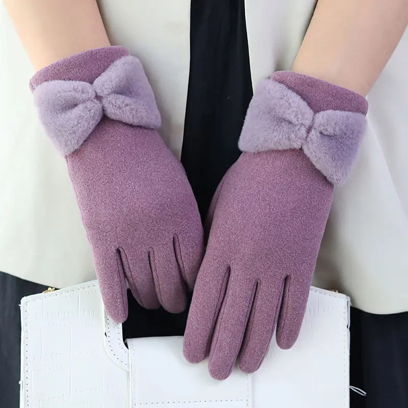 Morbidi guanti invernali donna in pile, caldi e confortevoli, con funzione touchscreen e fiocco pelliccia sintetica.