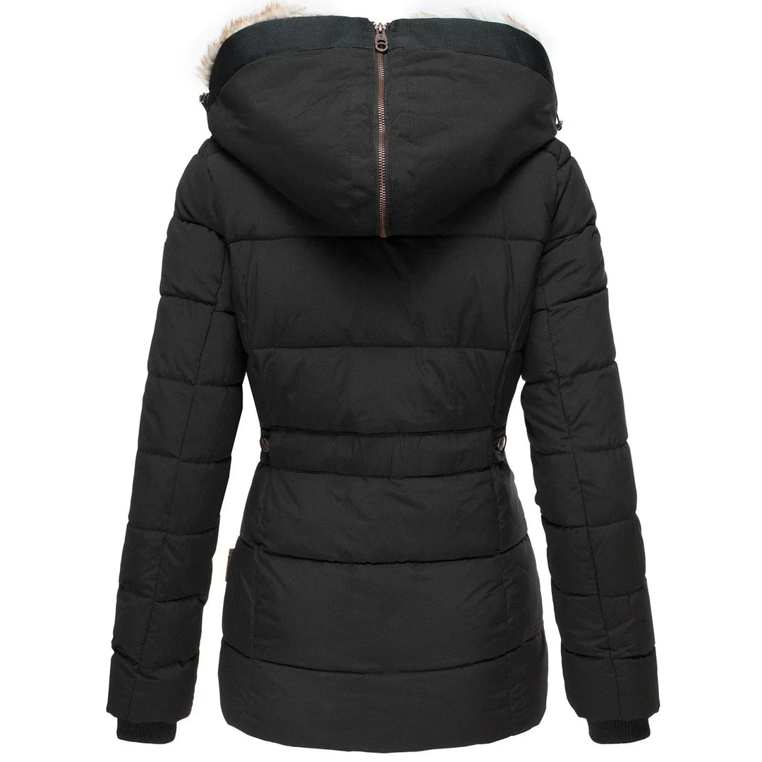 Giubbotto invernale donna di moda, caldo e confortevole, con cappuccio e morbida pelliccia sintetica.