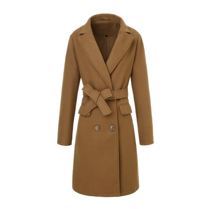 Cappotto invernale donna nero avvolgente con cintura e revers a lancia. Elegante outwear di media lunghezza.
