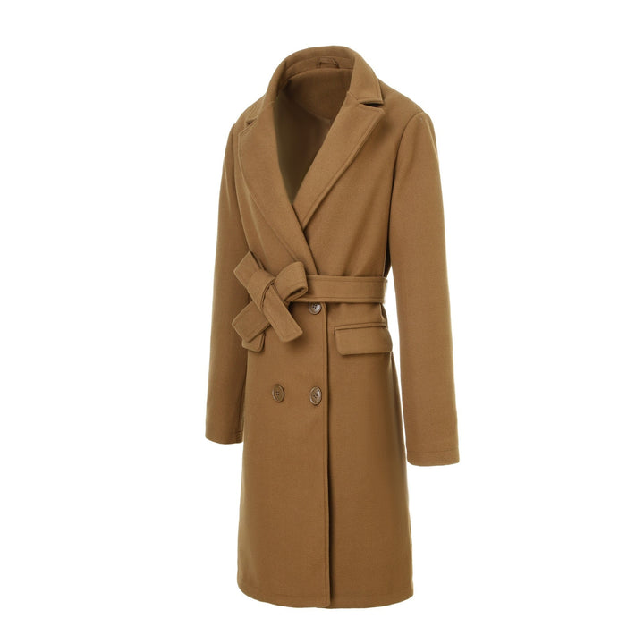 Cappotto donna caffè, avvolgente con cintura e revers a lancia. Perfetto per stile ufficio e moda invernale.