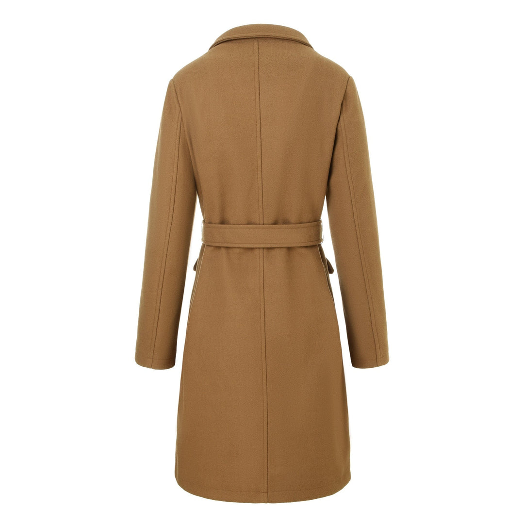 Elegante cappotto invernale donna avvolgente con cintura e revers a lancia. Ideale per outwear alla moda.