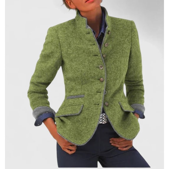Capospalla donna con collo coreana, bottoni decorativi, per uno stile professionale moderno e casual chic.