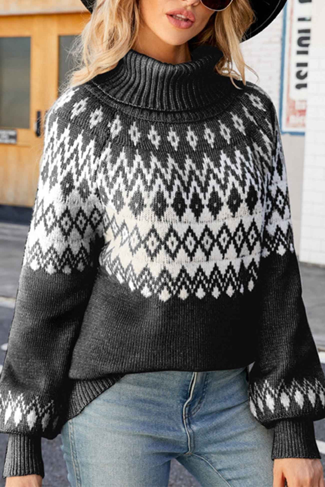 Maglione donna vestibilità rilassata, collo alto e design Fair Isle. Ottimo per comfort e calore.