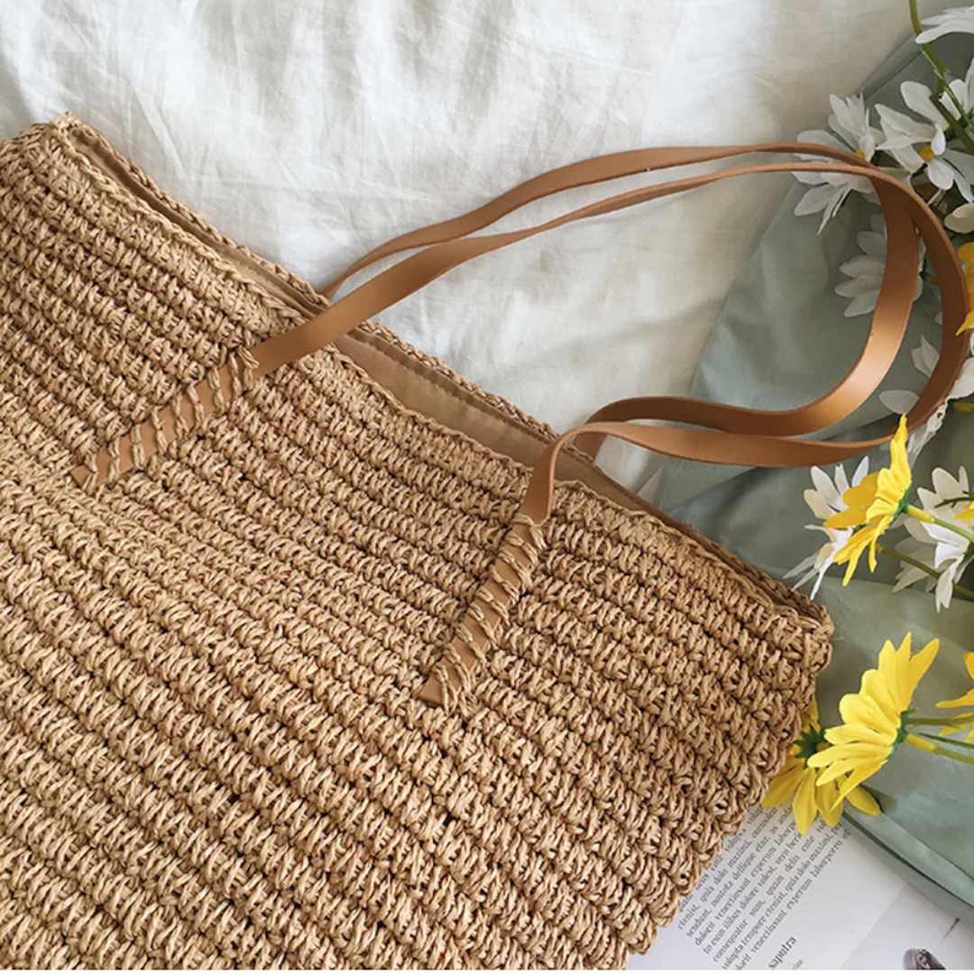 Elegante borsa in paglia intrecciata per donna, stile tote, con robusti manici in ecopelle. Ideale per il lavoro o casual.