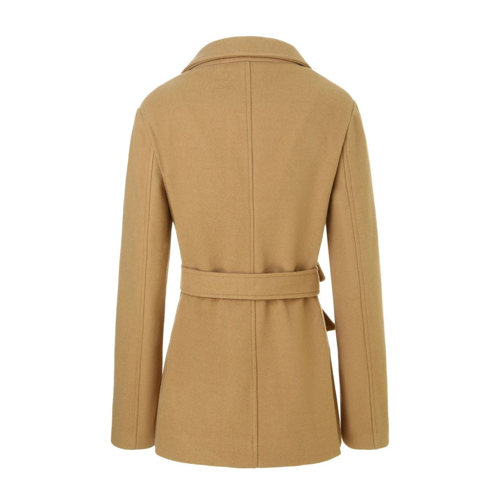 Cappotto donna classico avvolgente con cintura. Capospalla elegante per l'inverno, stile chic e moderno.