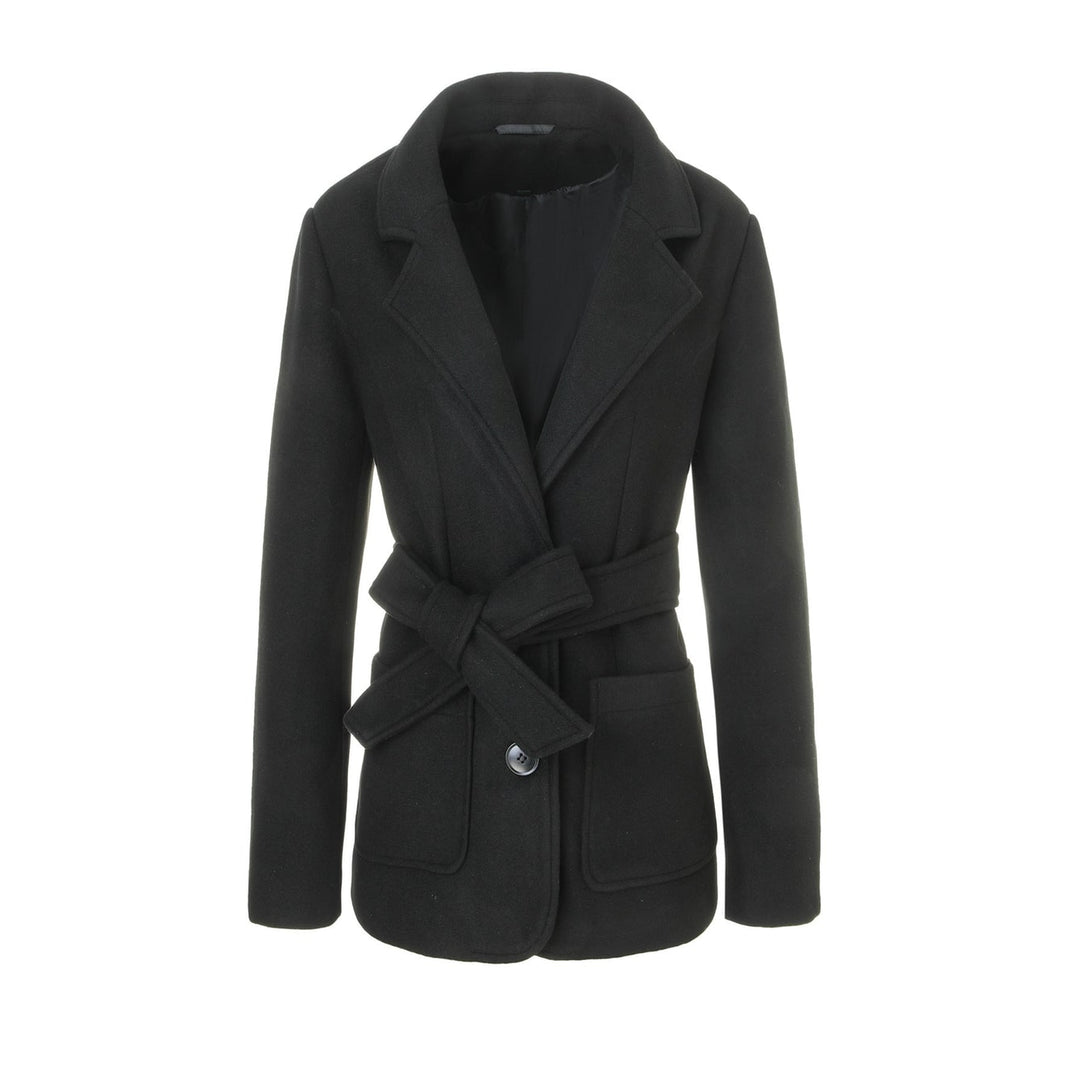Cappotto donna avvolgente con cintura e revers. Capospalla elegante e versatile per la moda autunno/inverno.
