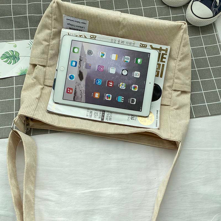 Borsa a tracolla in velluto a coste, stile retrò per un tocco unico e originale.