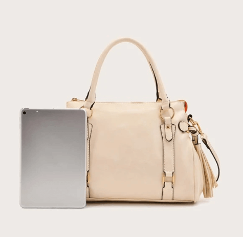 Borsa a mano donna nera, elegante e capiente, un accessorio moda raffinato per l'uso quotidiano.