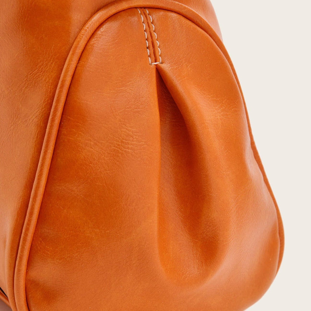 Profilo borsa a mano donna nera, capiente e versatile, un accessorio moda elegante per l'uso quotidiano.