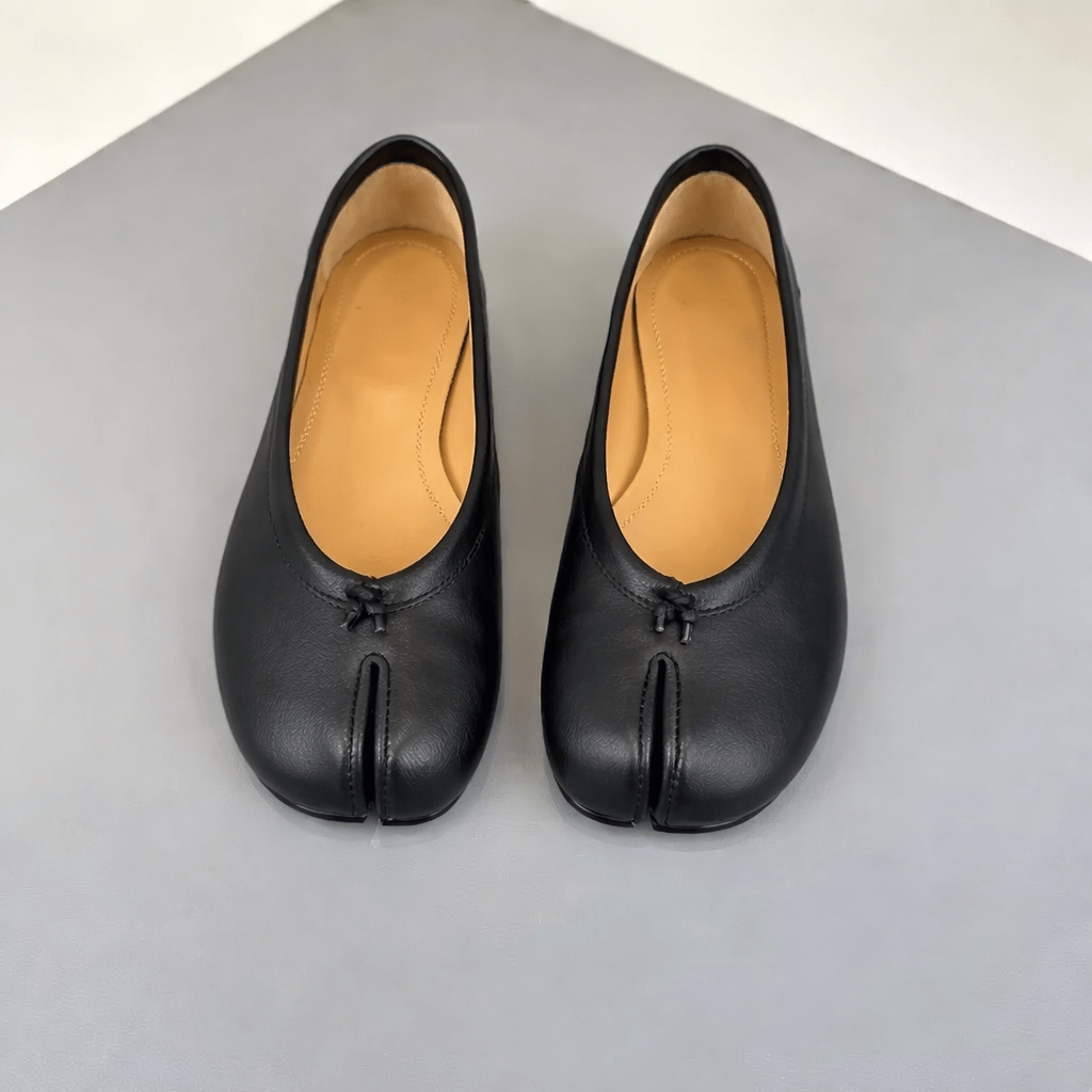 Mule donna estive con punta divisa, scarpe slip-on versatili per ogni outfit elegante.