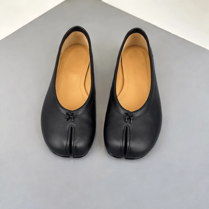 Mule donna estive con punta divisa, scarpe slip-on versatili per ogni outfit elegante.