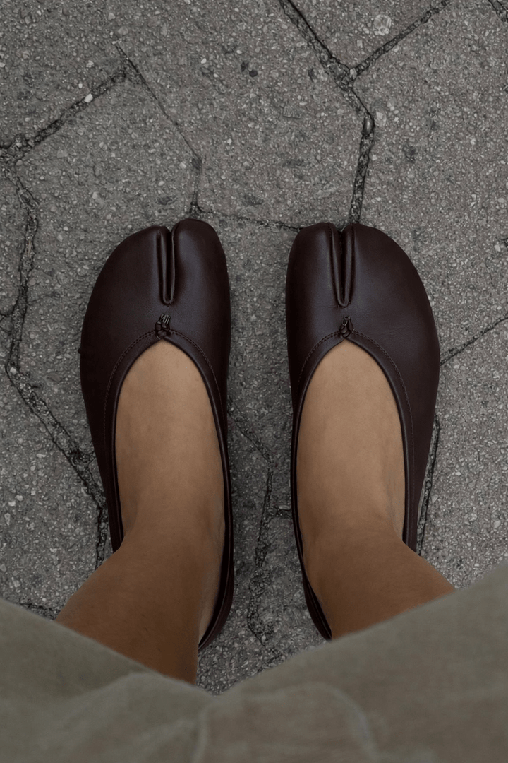Mule donna comode con punta divisa, scarpe slip-on per elevare il tuo stile quotidiano.